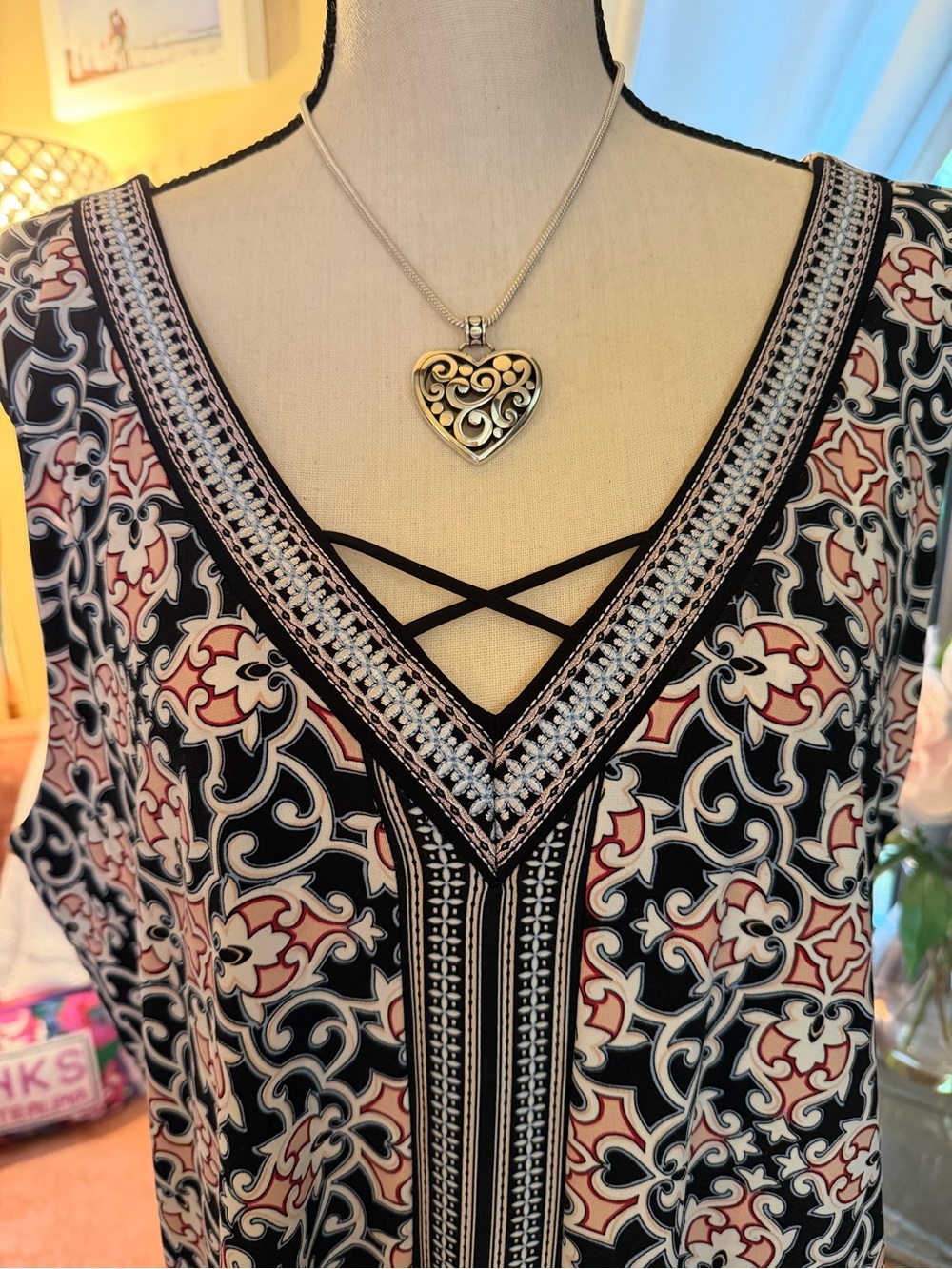 White House Black Market Sleeveless Top EUC Size XL